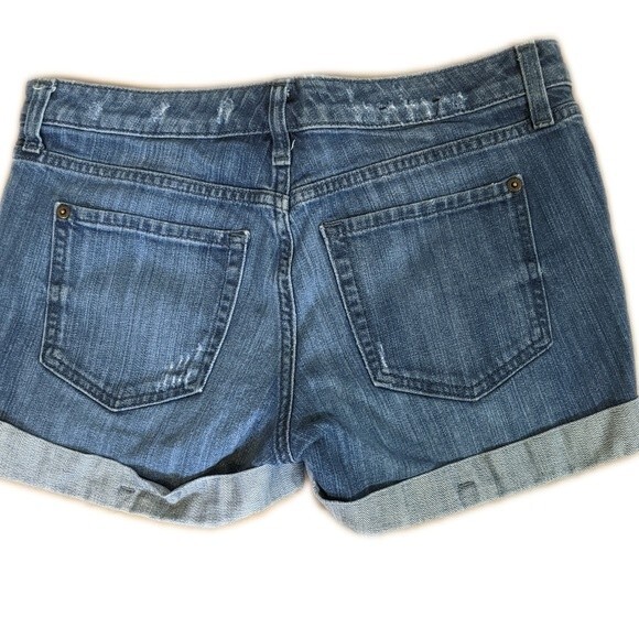 Banana Republic rolled mid-rise jean shorts - slightly distressed - 28/6 - Picture 2 of 5